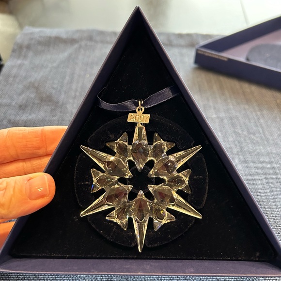 Swarovski Snowflake Ornament 2007 - Picture 7 of 8